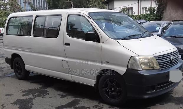 Toyota HiAce 220 2007 White