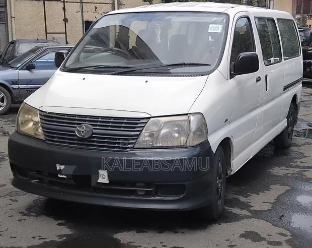 Toyota HiAce 220 2007 White