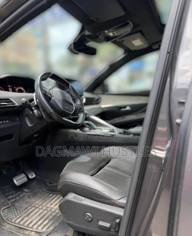 Peugeot 5008 2021 Gray