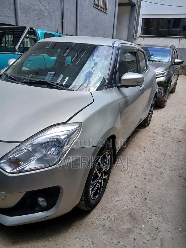 Suzuki Swift 2021 Silver