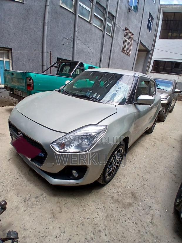 Suzuki Swift 2021 Silver
