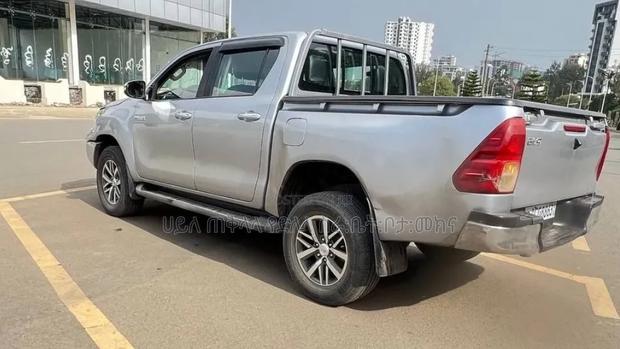 Toyota Hilux 2018 Silver