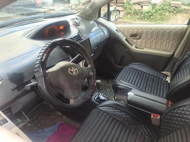 Toyota Yaris 2010 Silver