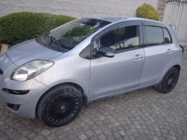Toyota Yaris 2010 Silver