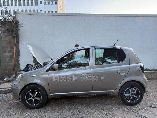 Toyota Vitz 2003 Silver