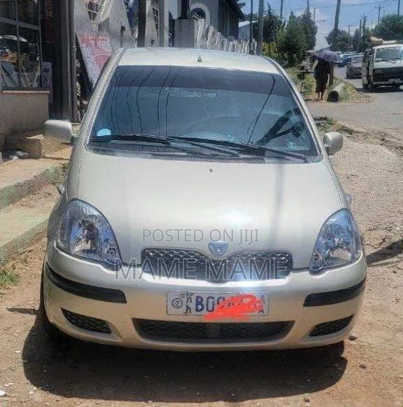 Toyota Vitz 2002 Silver