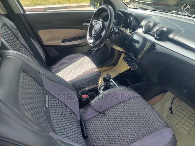Suzuki Swift 2022 Silver