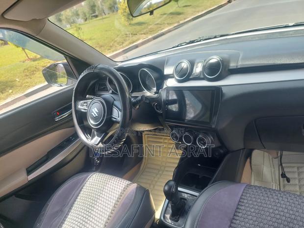 Suzuki Swift 2022 Silver