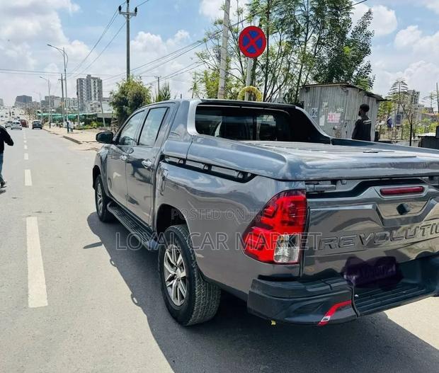 Toyota Hilux 2018 Gray