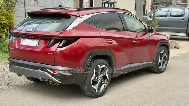 Hyundai Tucson 2022 Red