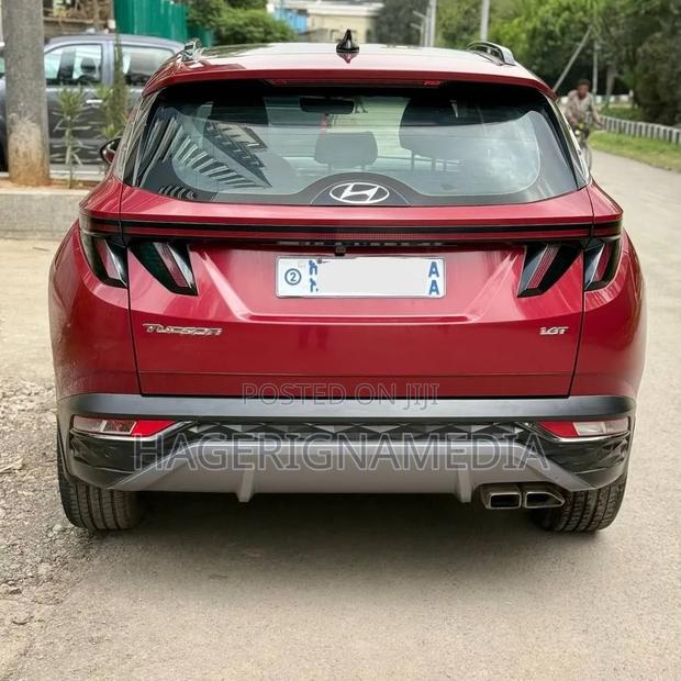 Hyundai Tucson 2022 Red