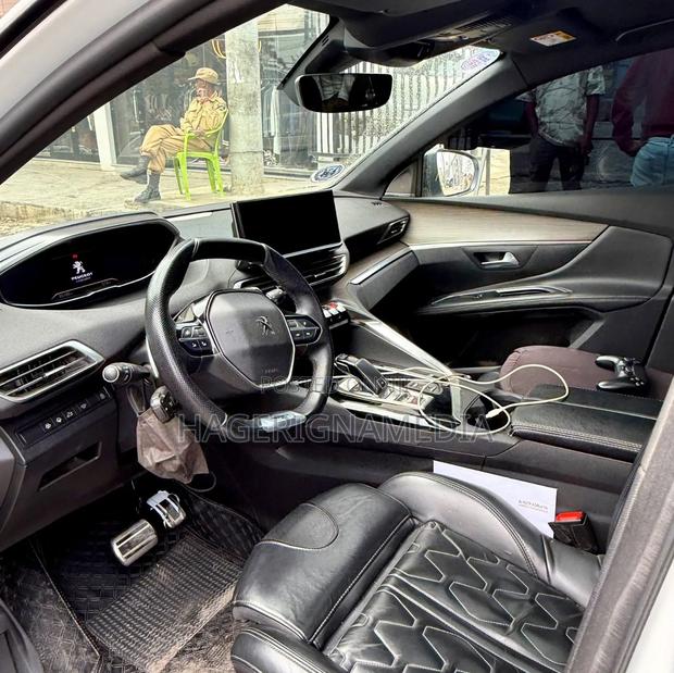 Peugeot 5008 2022 White