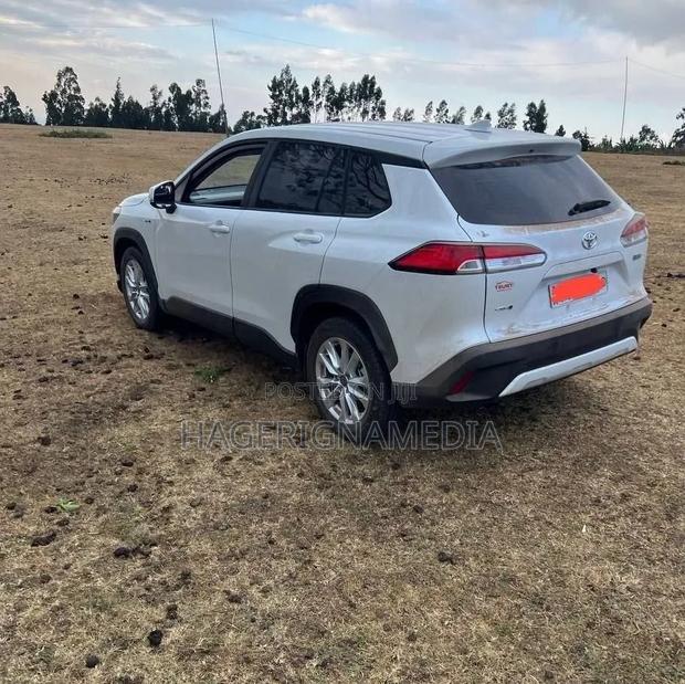 Toyota Corolla Cross Hybrid 2025 White