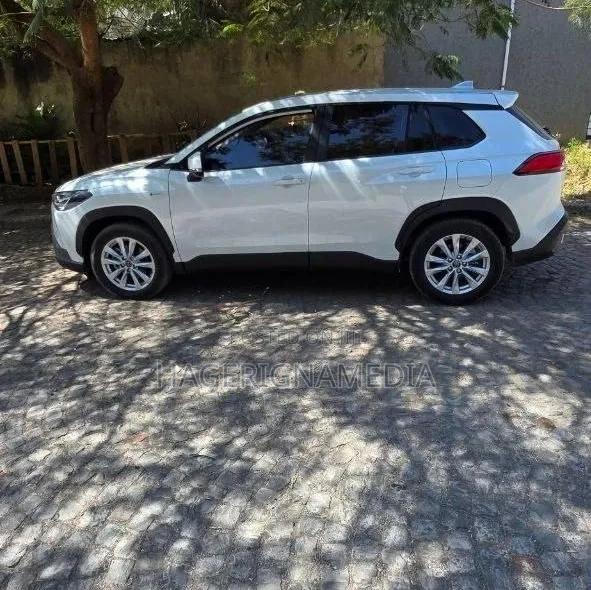 Toyota Corolla Cross Hybrid 2025 White