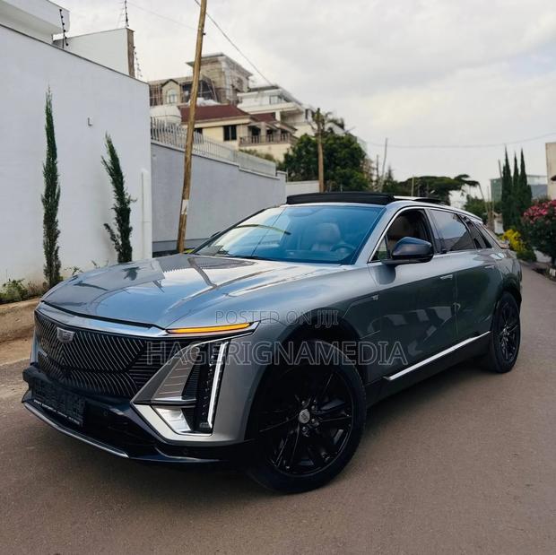 Cadillac Lyriq 2023 Silver