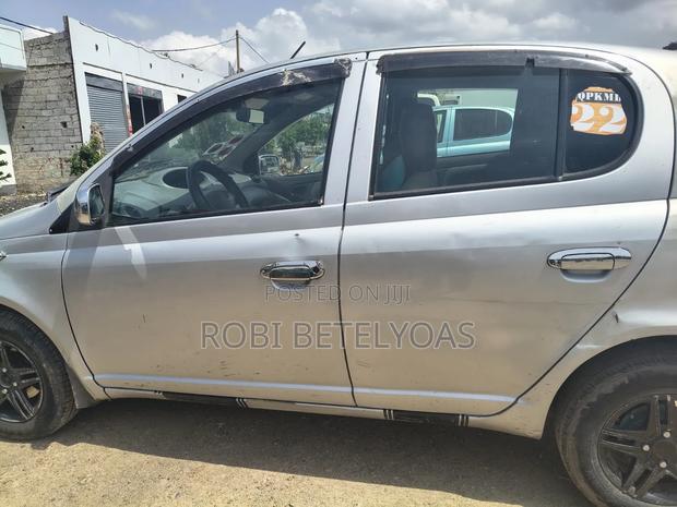Toyota Hilux 2000 Silver