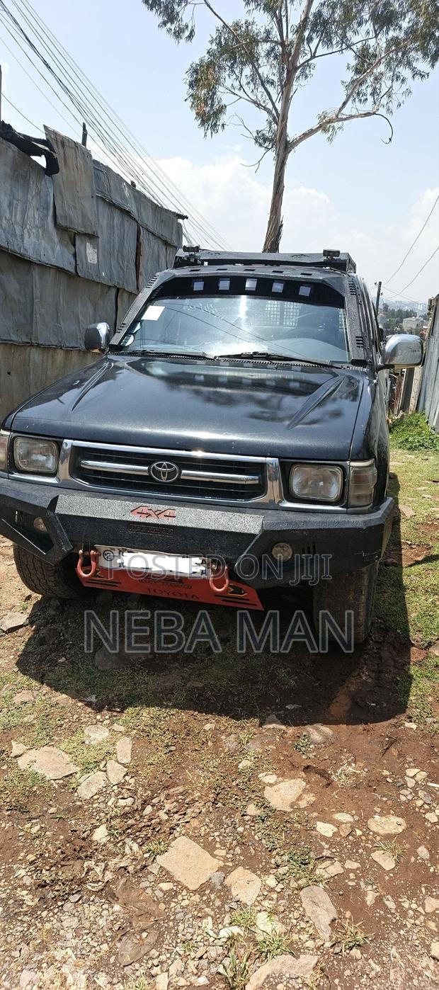 Toyota Hilux 2000 Green
