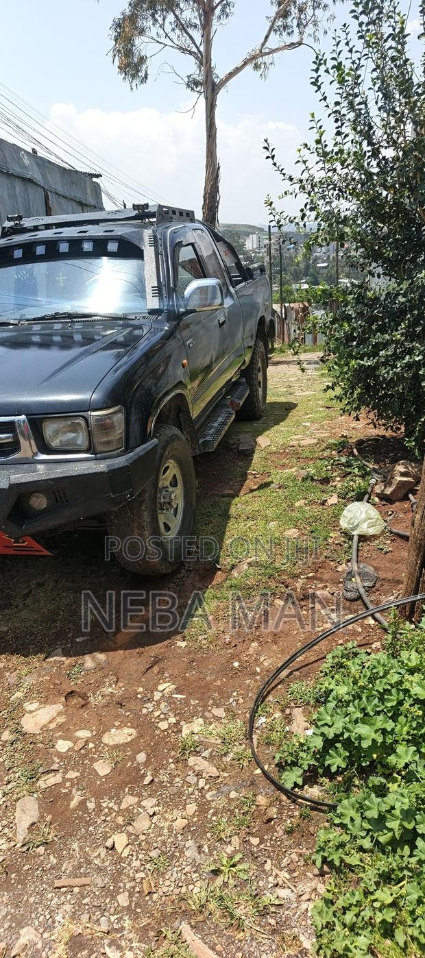 Toyota Hilux 2000 Green