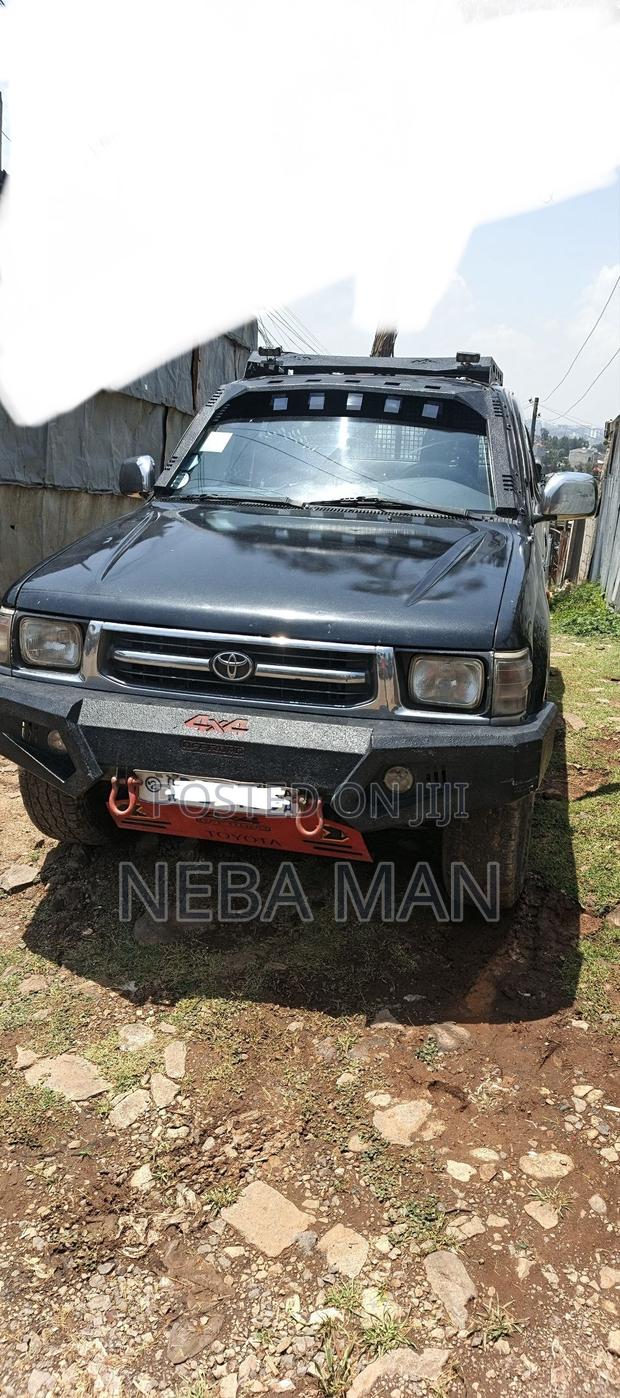 Toyota Hilux 2000 Green