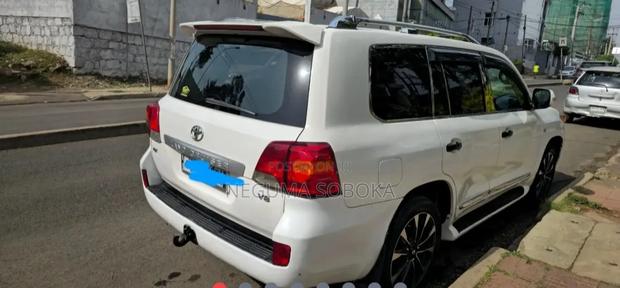 Toyota Land Cruiser 2010 White