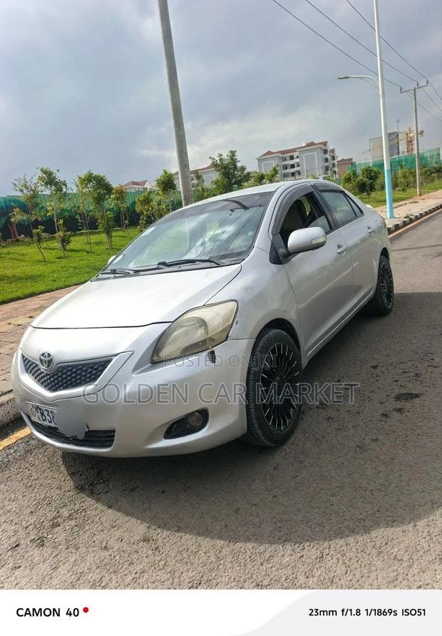 Toyota Yaris 2010 Silver