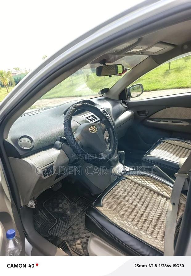 Toyota Yaris 2010 Silver