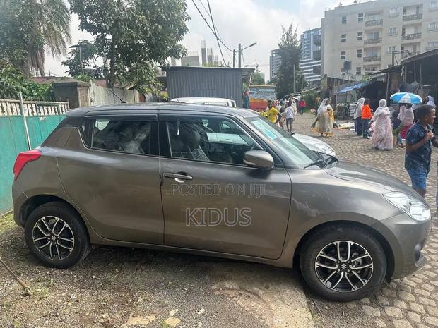 Suzuki Swift 2021 Brown