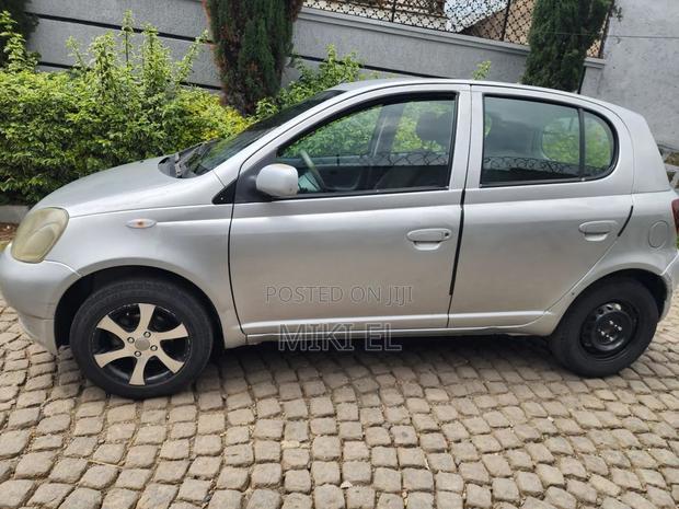Toyota Vitz 1.0 FWD 5dr 2001 Silver