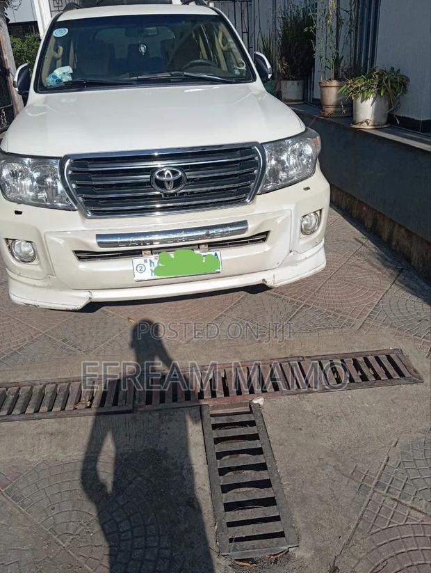 Toyota Land Cruiser 2012
