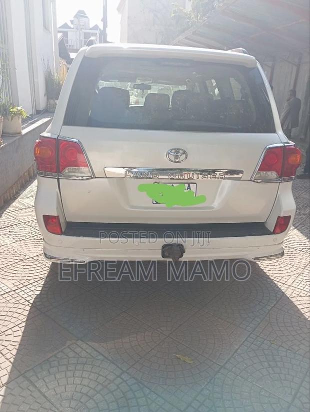 Toyota Land Cruiser 2012