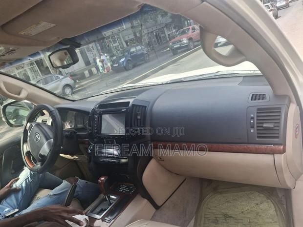 Toyota Land Cruiser 2012