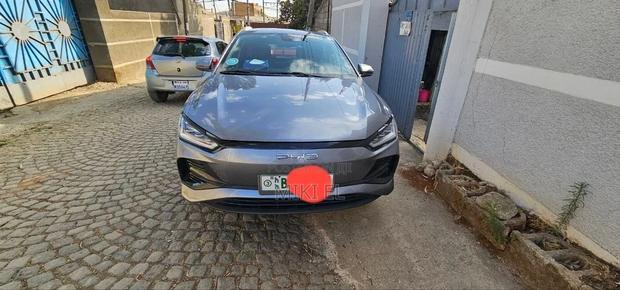 BYD E2 43 kWh 94 hp FWD 2024 Gray