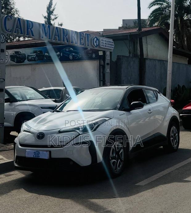 Toyota C-HR 2023 White