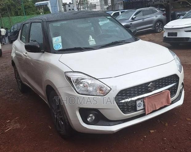 Suzuki Swift 2022 White