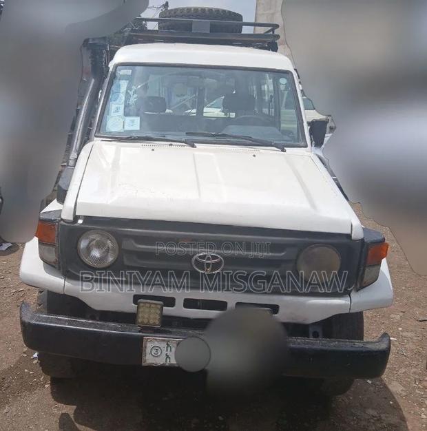 Toyota Land Cruiser 2005 White