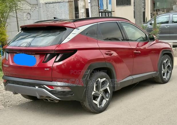 Hyundai Tucson 2022 Red
