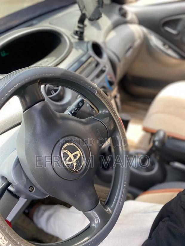 Toyota Vitz 2002