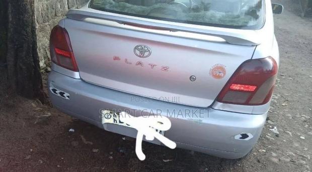 Toyota Platz 2001 Gold