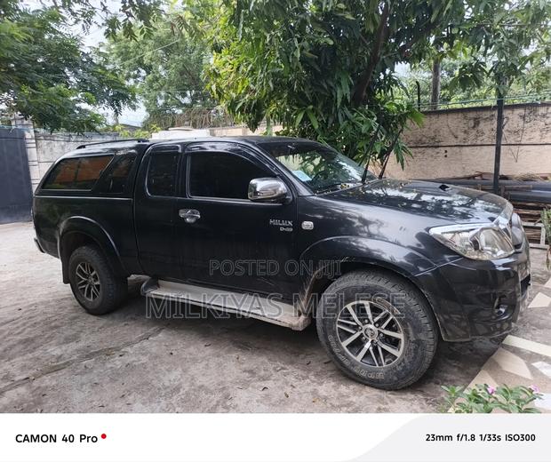 Toyota Hilux 2.5 D-4D 4X4 SRX 2009 Black