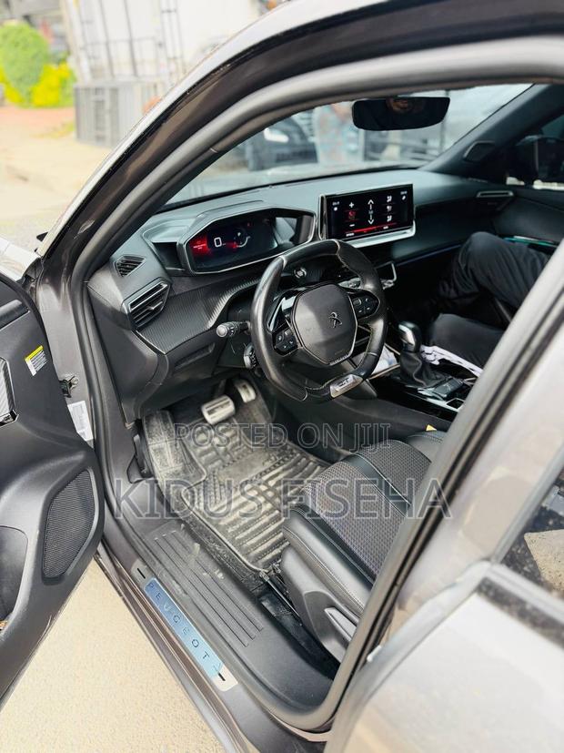 Peugeot 2008 2022 Gray
