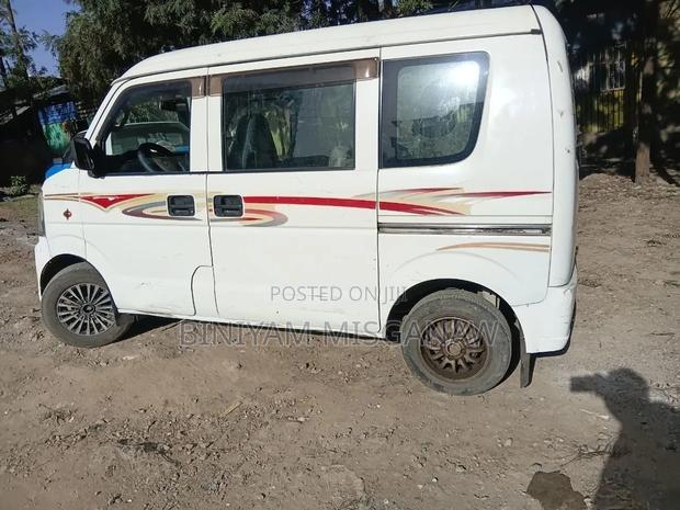 Suzuki Every Wagon 2012 White