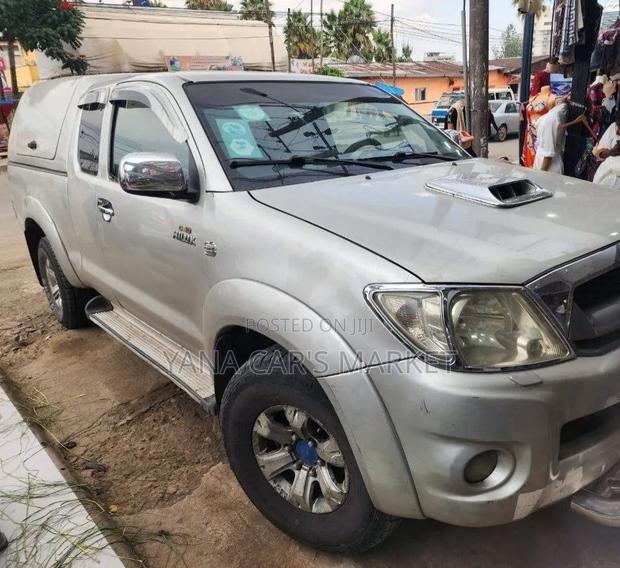 Toyota Hilux 2010 Silver