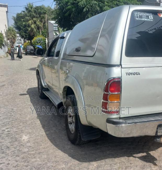 Toyota Hilux 2010 Silver