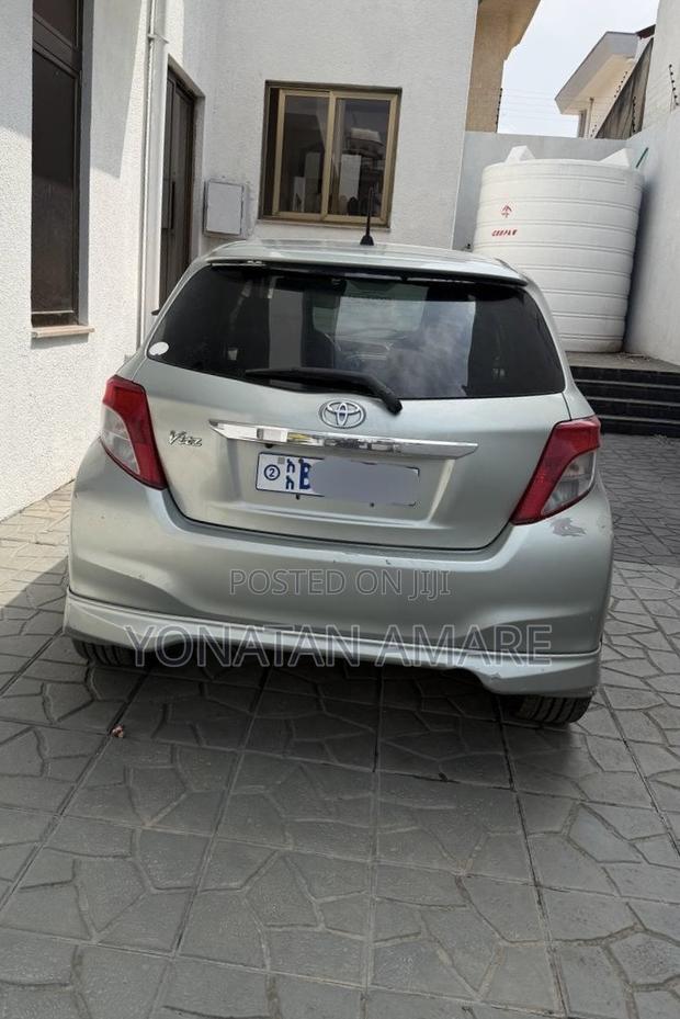 Toyota Yaris 2012 Silver