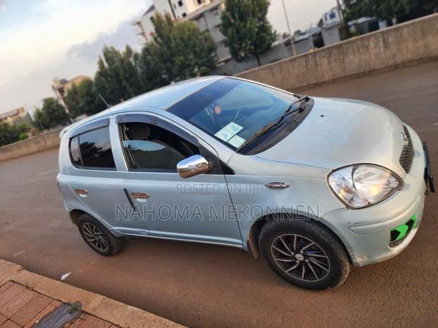 Toyota Vitz 2004 Blue