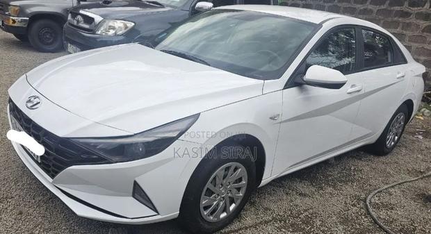 Hyundai Elantra 2022 White