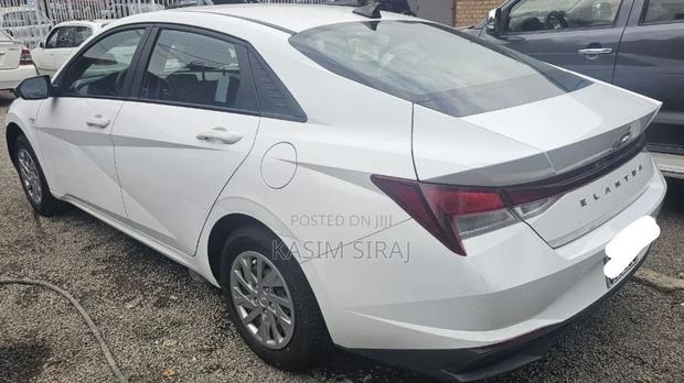 Hyundai Elantra 2022 White