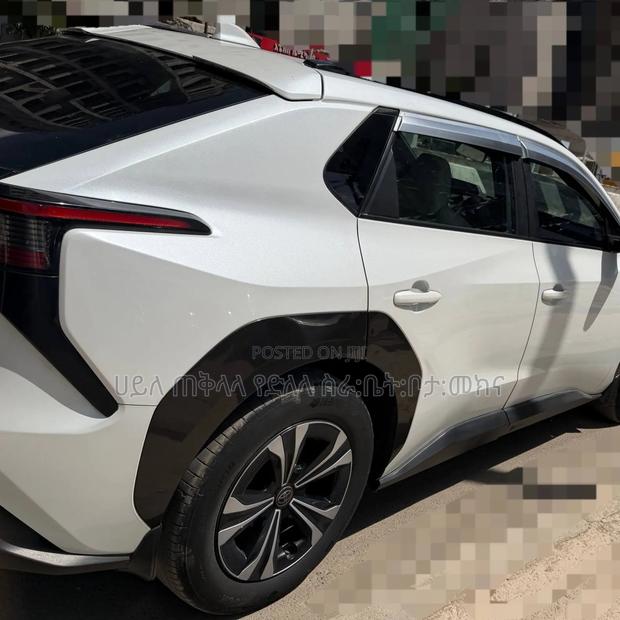 Toyota bZ4X 2023 Off white
