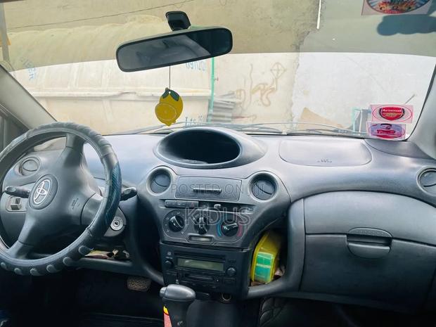 Toyota Vitz 2004 Silver