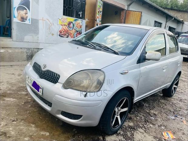 Toyota Vitz 2004 Silver